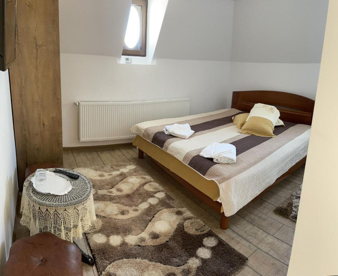 Hotel Casa Continentelor Cîmpulung Esterno foto