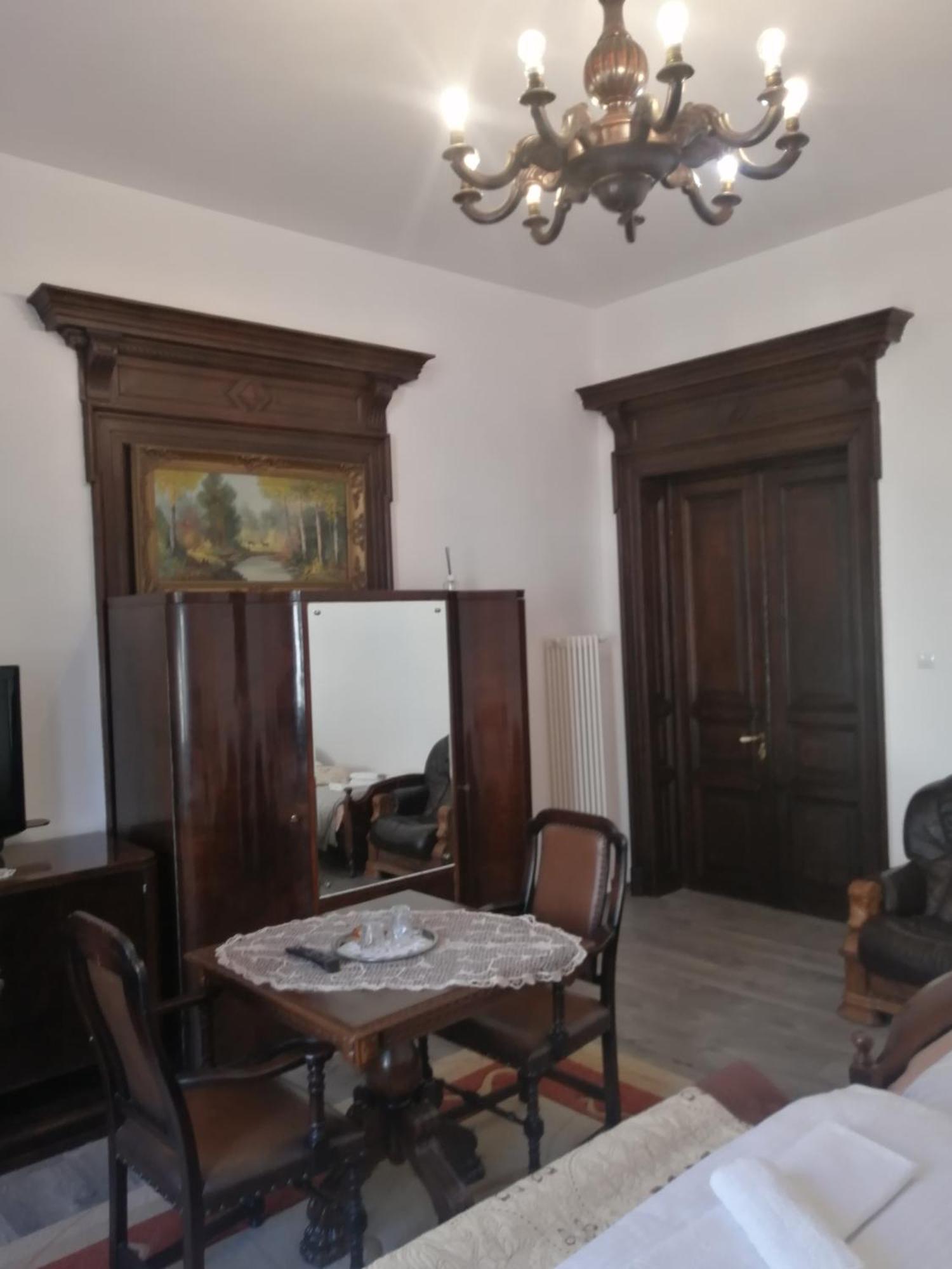 Hotel Casa Continentelor Cîmpulung Esterno foto