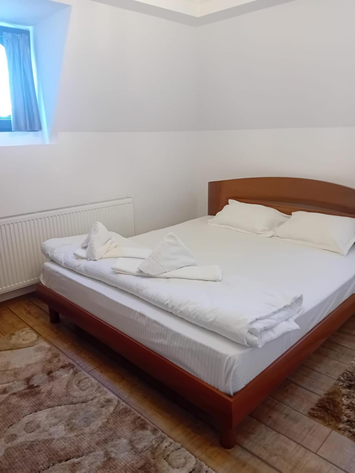 Hotel Casa Continentelor Cîmpulung Esterno foto