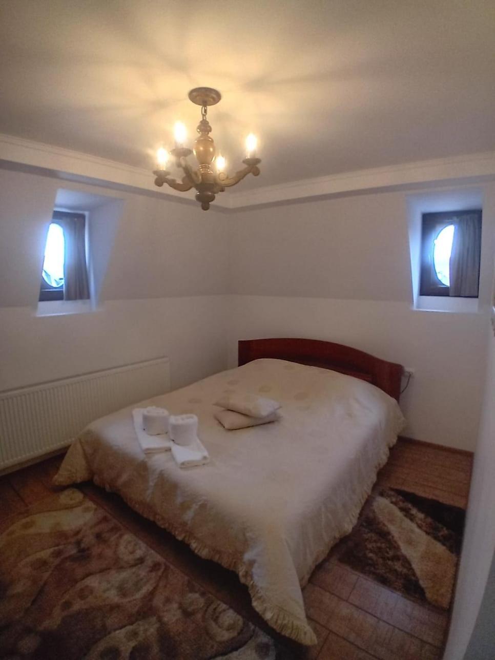 Hotel Casa Continentelor Cîmpulung Esterno foto